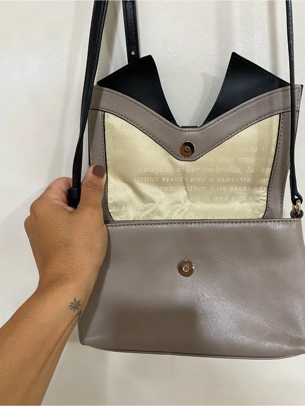 Kate Spade Bow Accent Two-Tone Leather Crossbody Bag - Black & Taupe